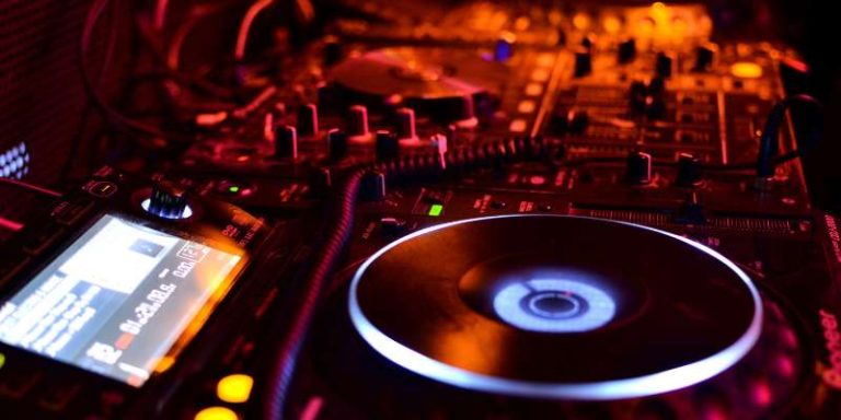 Creating-Royalty-Free-Background-Music-with-AI.jpg